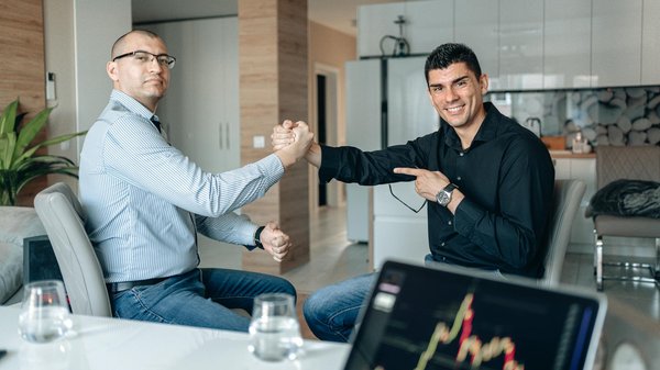 Découvrez les porte-cartes personnalisables pour vos rencontres